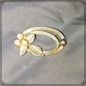 Vintage Sarah Coventry Gold Leaf & Pearl Brooch
